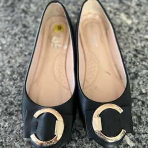 Black flat shoes